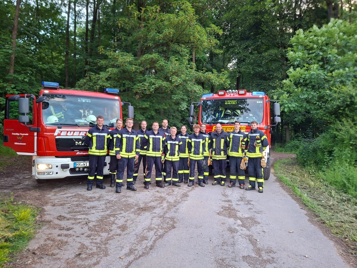Übungsabend im Wald mit der Löschgruppe Niesen