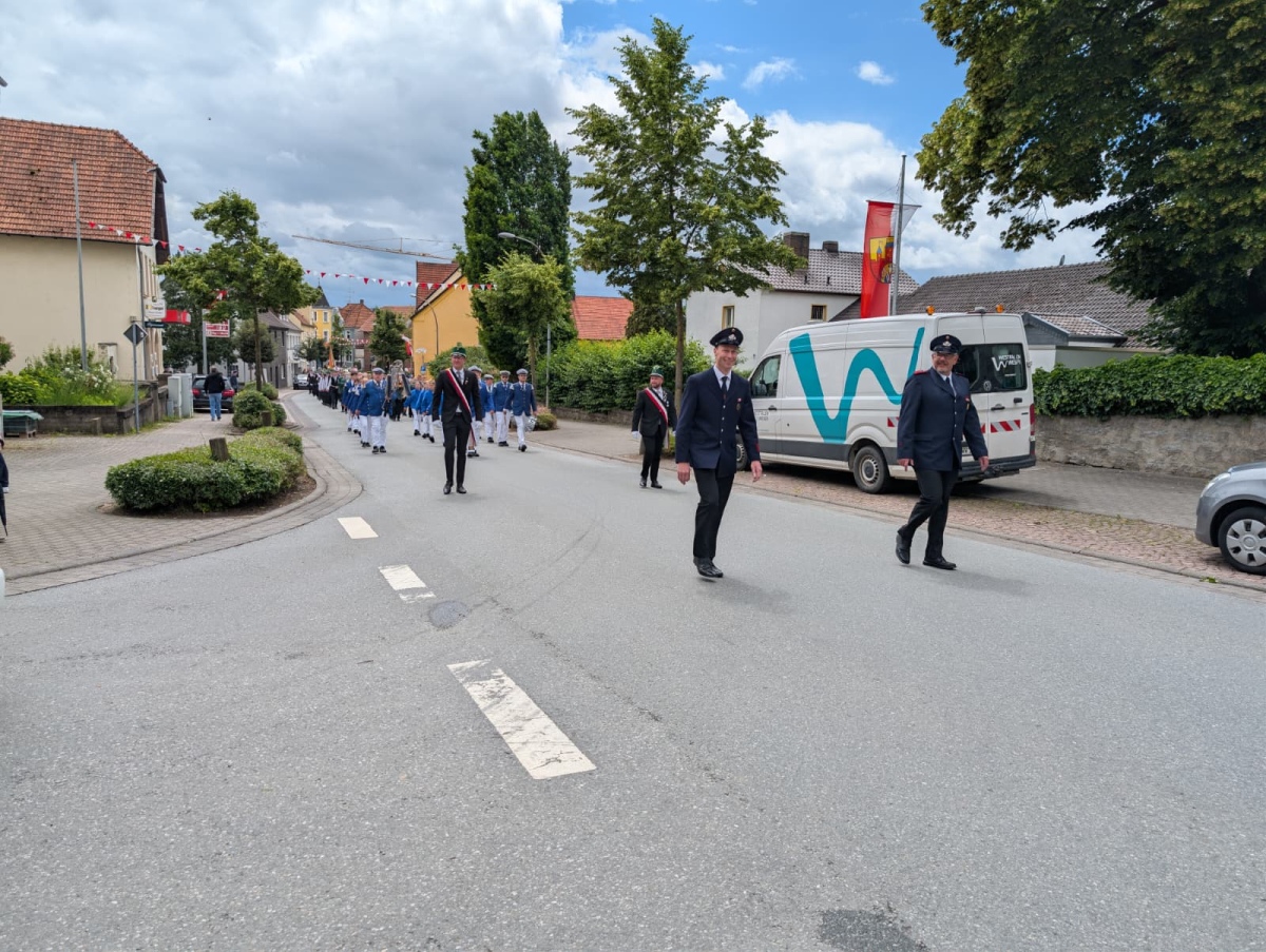 Löschzug beim Schützenfest in Peckelsheim